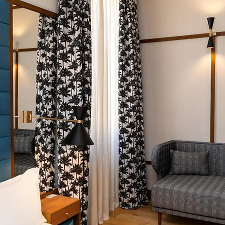 Mate Luca, Hotel Florencie