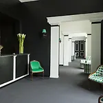 Mate Luca, Hotel