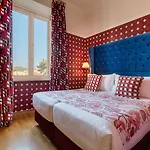 Mate Luca, Hotel