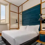 Mate Luca, Hotel