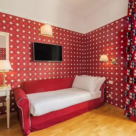 Mate Luca, Otel Floransa