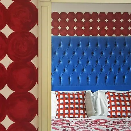 Mate Luca, Otel 4*