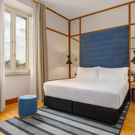 Mate Luca, Otel Floransa