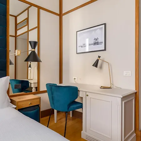 Mate Luca, Otel