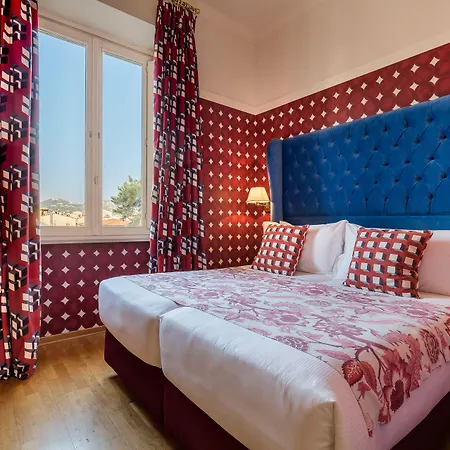 Mate Luca, Hotel