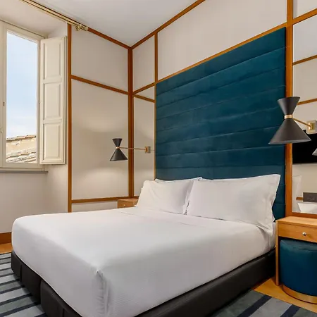 Mate Luca, Hotel